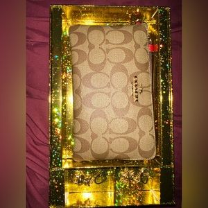 New wrist coach wallet 💕
